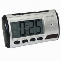 Camara / DVR espia en despertador digital sobremesa  CLKCAMV001 - El reloj despertador digital se puede utilizar como tal, pero también puede actuar como una cámara de grabación. Soporta tarjeta Micro SD de 32 GB a 40 minutos por 1 GB de grabación de vídeo.